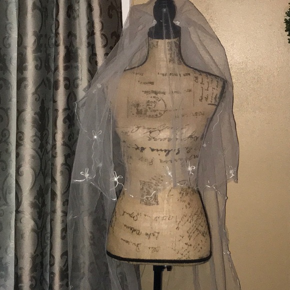 NEW 2T Chapel hand beaded embroidered  veil